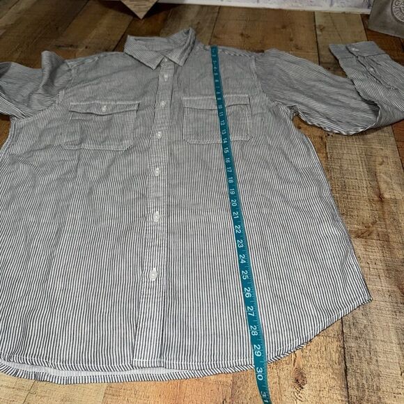 Everlane pin stripe casual button down shirt NWOT - Picture 9 of 9